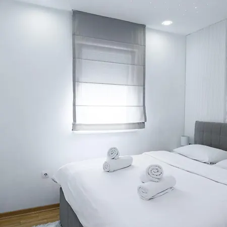 Apartment White *